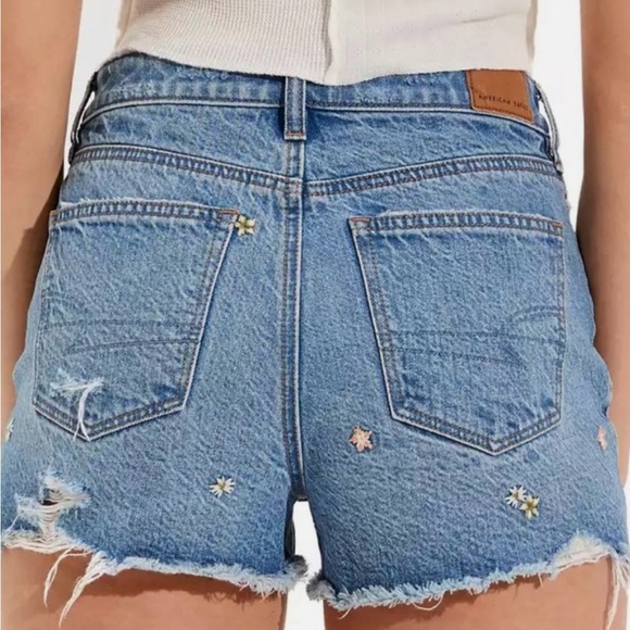 American Eagle Floral Embroidered High Rise Cut Off Mom Shorts Womens Sz 4 - Picture 2 of 11